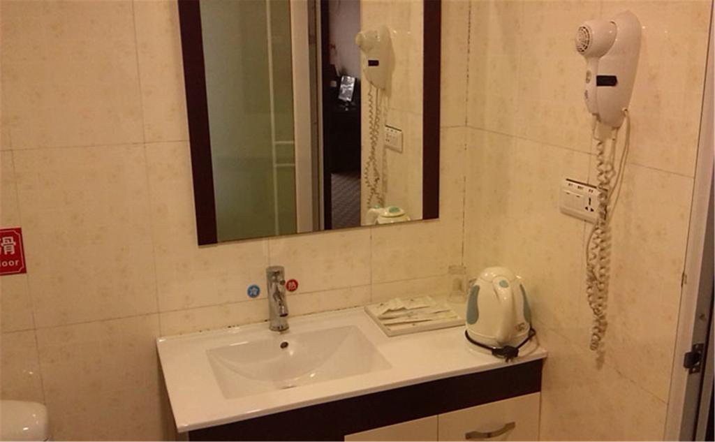 Wudangshan Yinjie Holiday Hotel Danjiangkou Zimmer foto